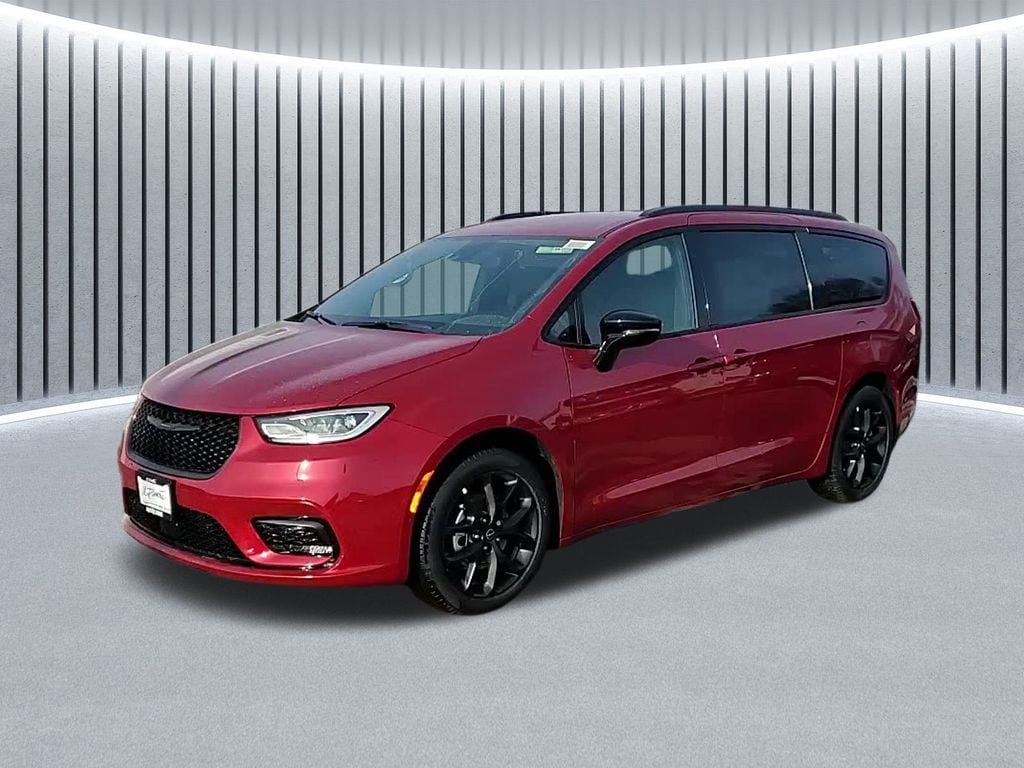 2026 Chrysler Pacifica Select's photo