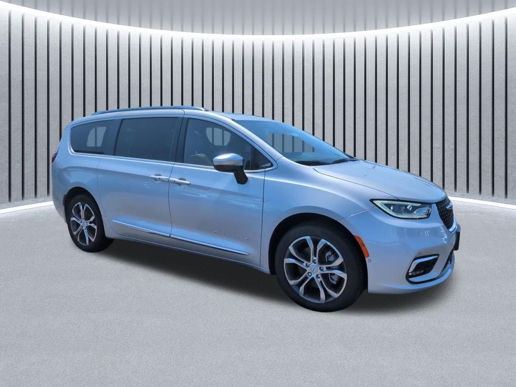New 2026 Chrysler Pacifica PINNACLE AWD Passenger Van
