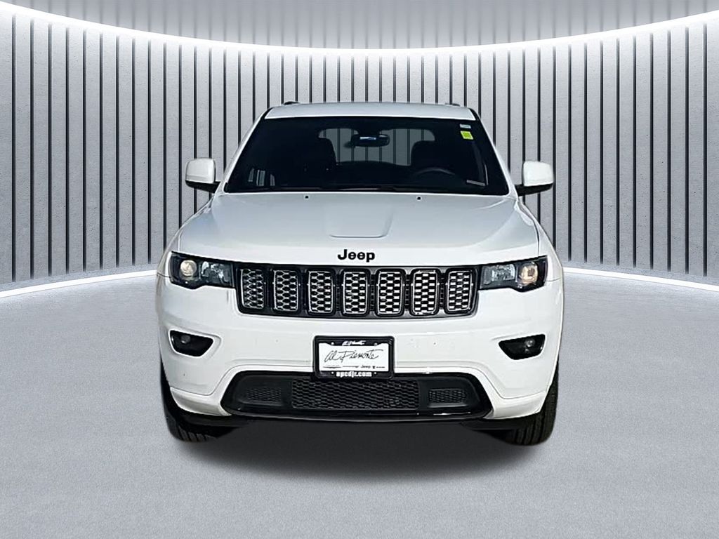 2017 Jeep Grand Cherokee Laredo Altitude photo 2