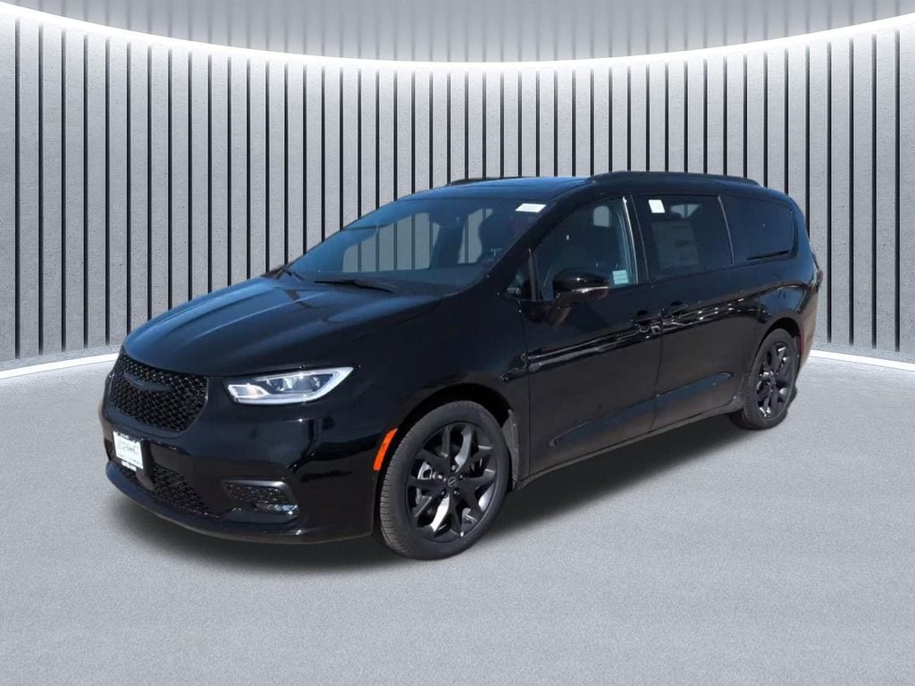 2026 Chrysler Pacifica Passenger Van 
