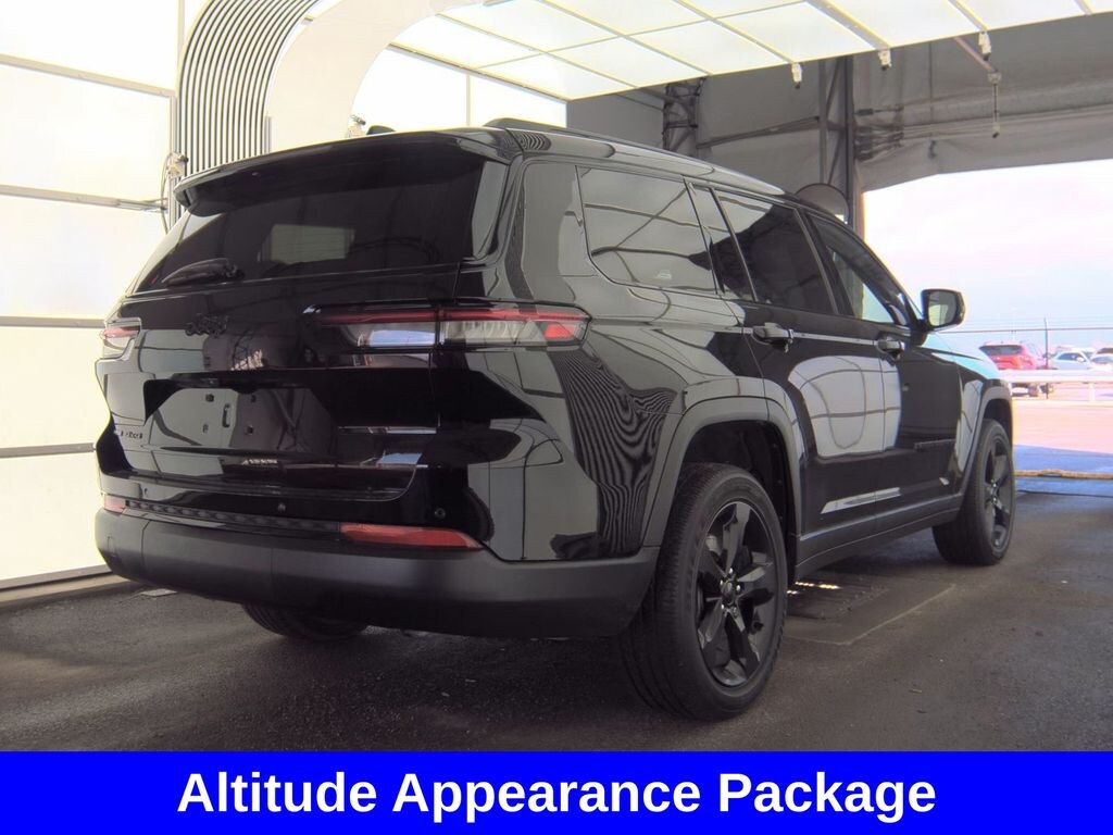 Used 2022 Jeep New Grand Cherokee Laredo SUV