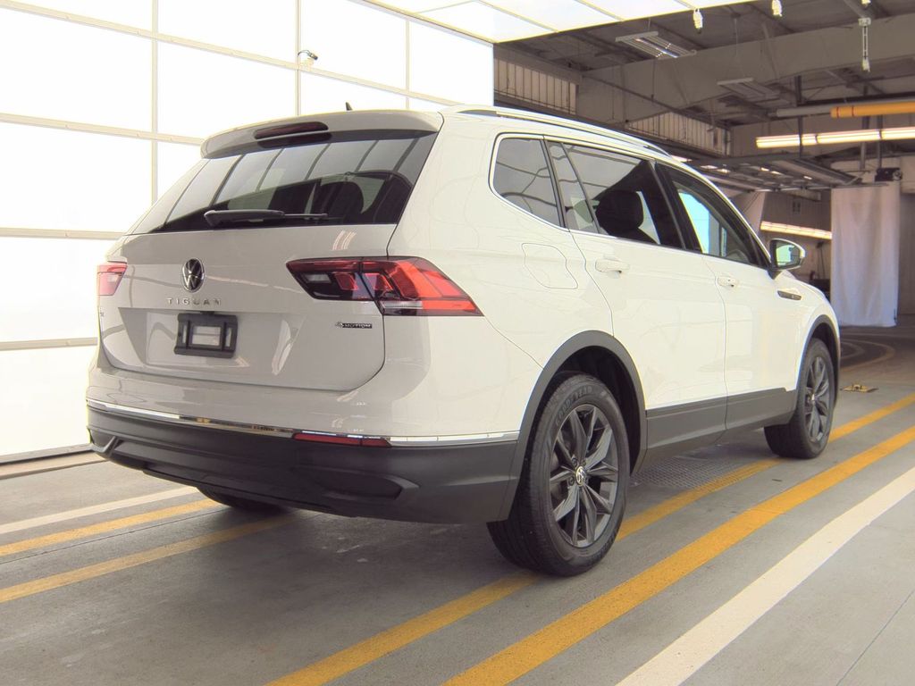 2024 Volkswagen Tiguan SE Wolfsburg Edition photo 2