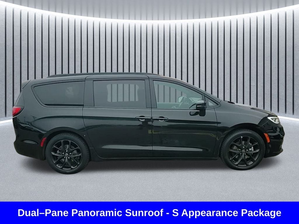 Used 2025 Chrysler Pacifica Limited Van Passenger Van