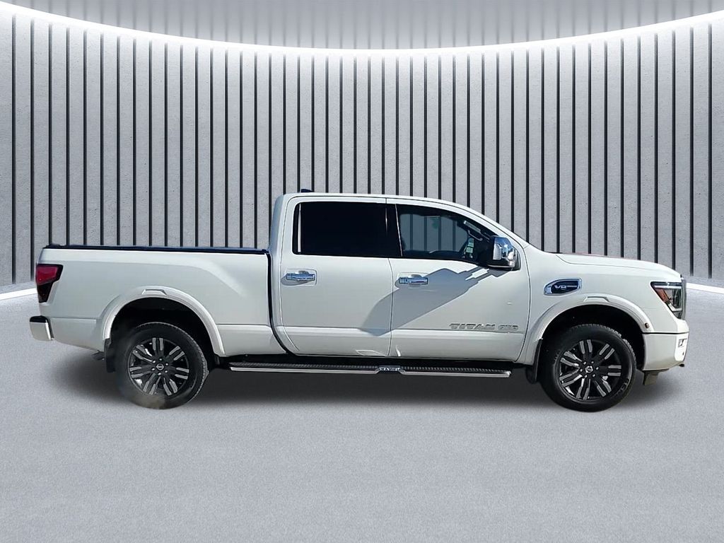 2022 Nissan Titan Platinum Reserve photo 4