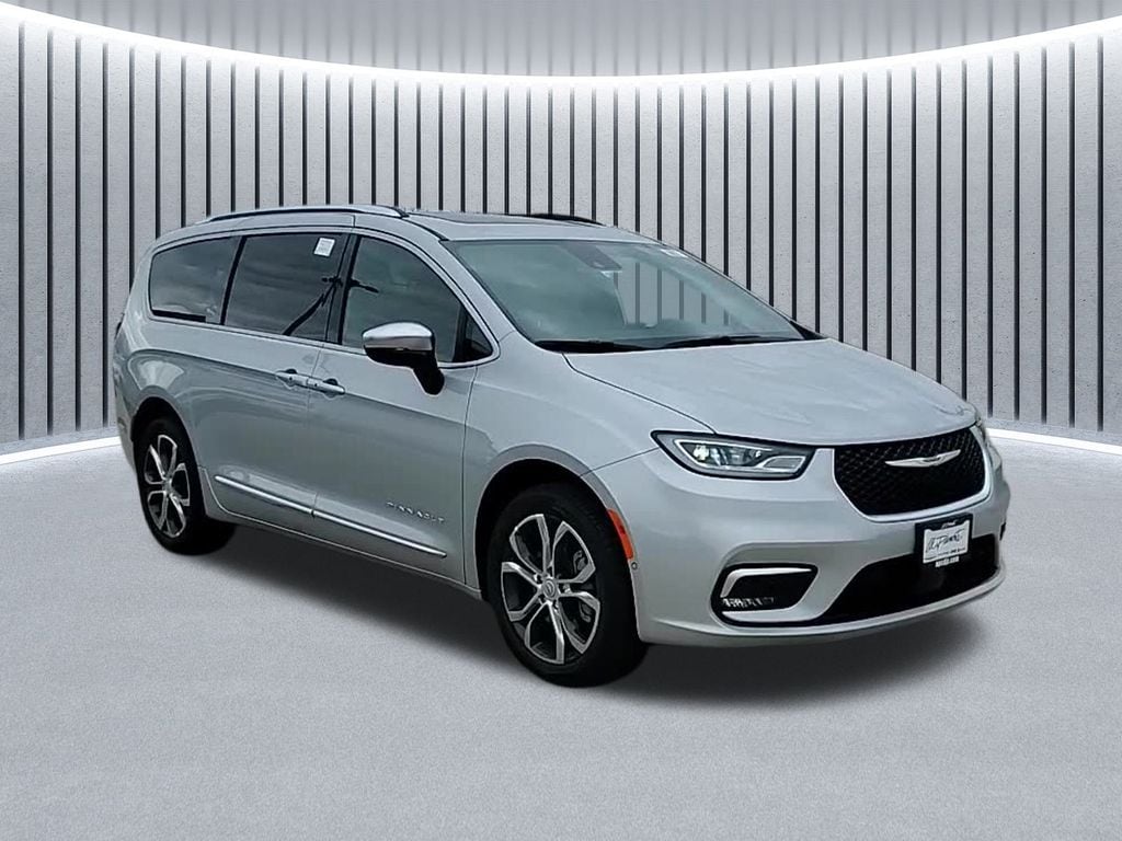 New 2026 Chrysler Pacifica PINNACLE AWD Passenger Van