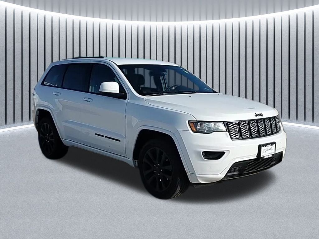 2017 Jeep Grand Cherokee Laredo Altitude photo 3