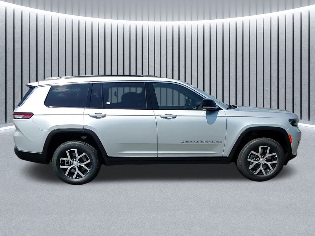 2025 Jeep Grand Cherokee Limited photo 2