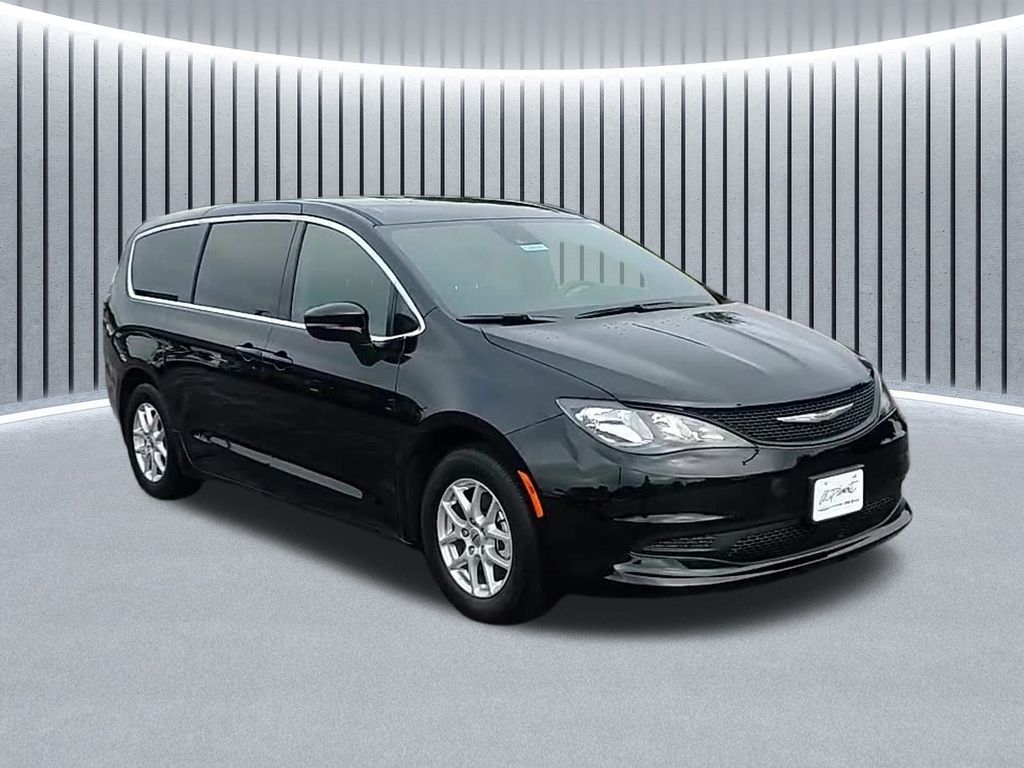 2025 Chrysler Voyager LX photo 3