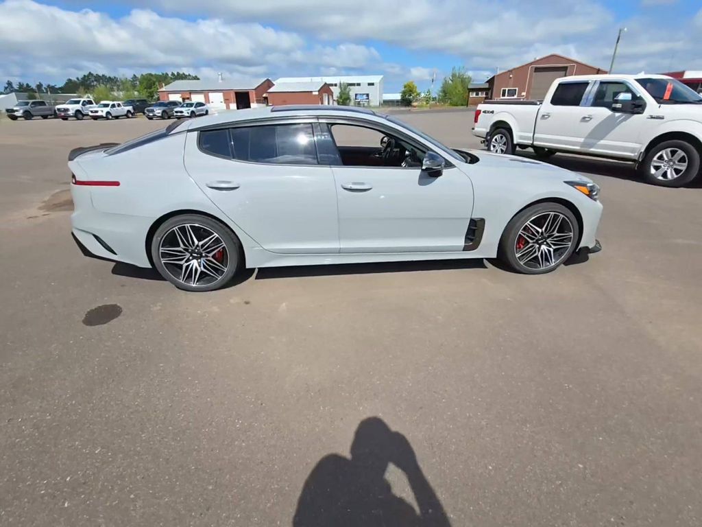 2022 Kia Stinger GT1 photo 2