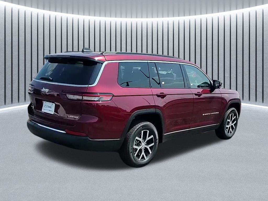 2025 Jeep Grand Cherokee Limited photo 3
