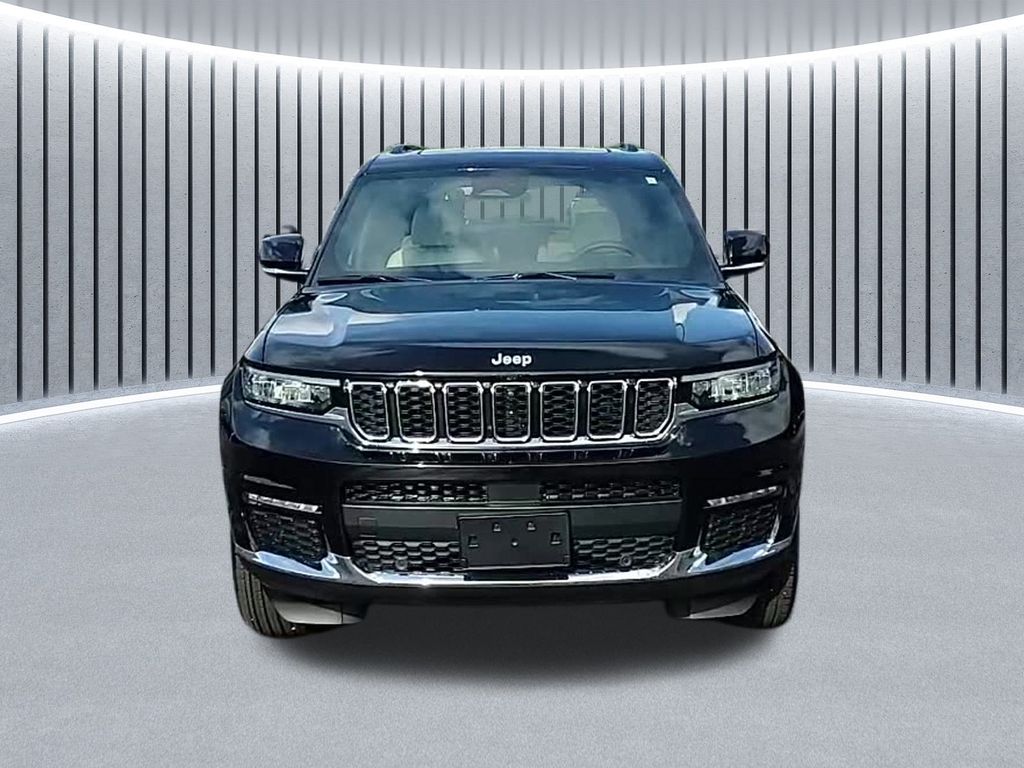 2025 Jeep Grand Cherokee Limited photo 2