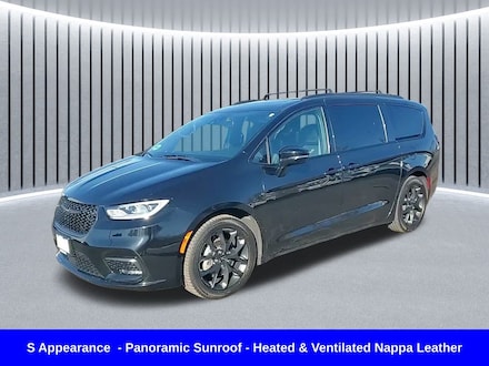 2025 Chrysler Pacifica Limited Van Passenger Van