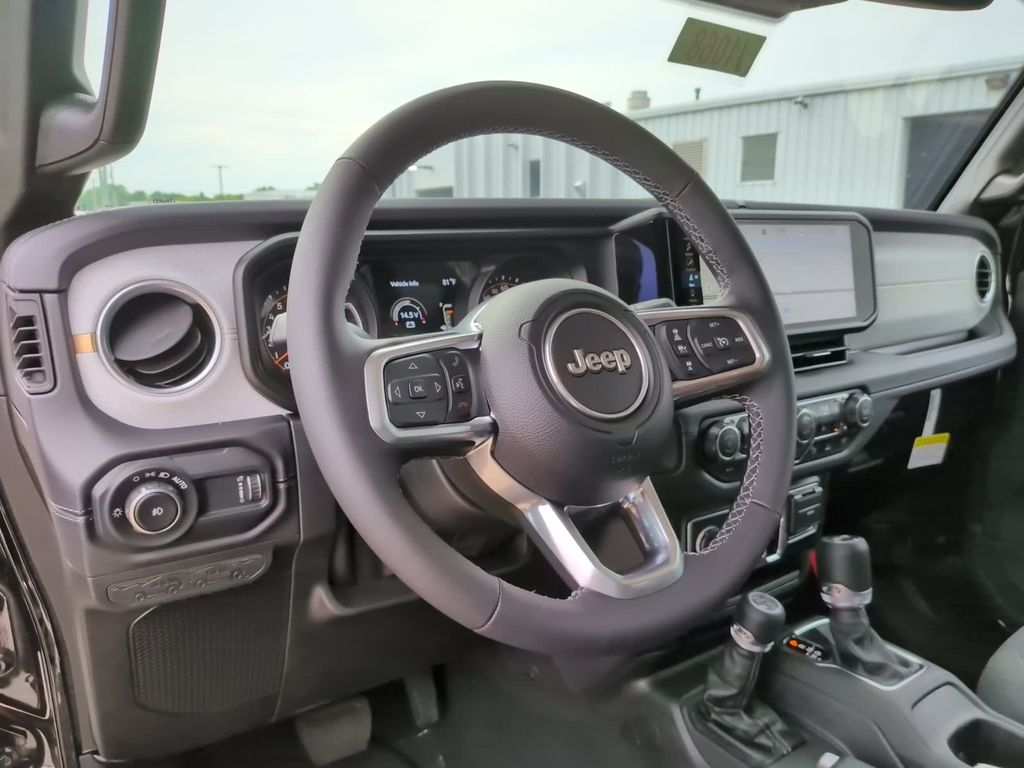 2025 Jeep Wrangler 4-Door Sahara - Photo 27