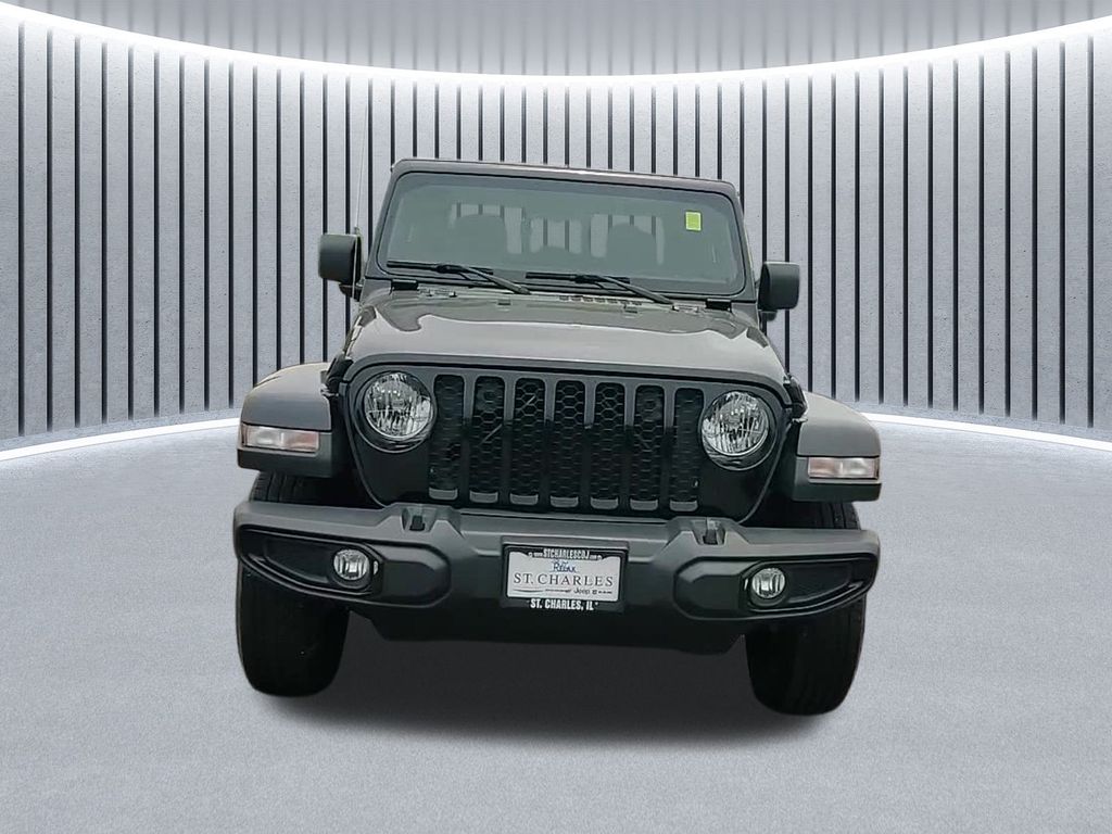 2022 Jeep Gladiator Altitude photo 2
