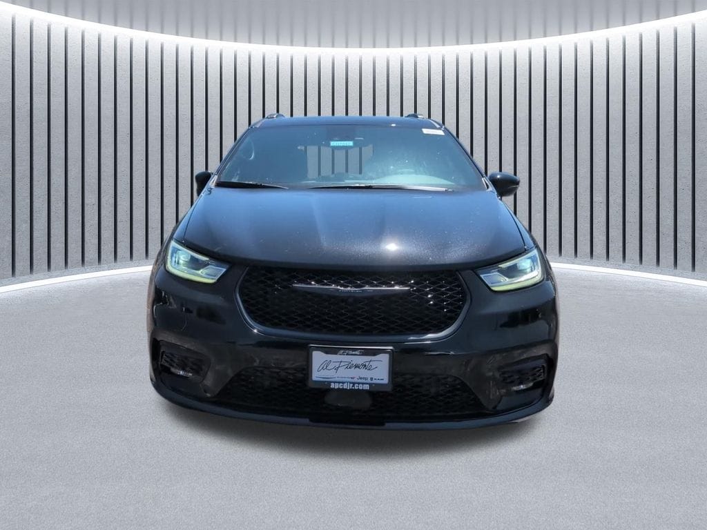 New 2026 Chrysler Pacifica LIMITED AWD Passenger Van