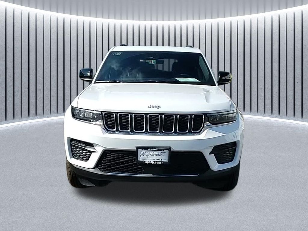 New 2025 Jeep Grand Cherokee LAREDO X 4X4 Sport Utility