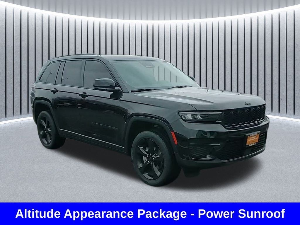 Used 2022 Jeep Grand Cherokee Laredo SUV