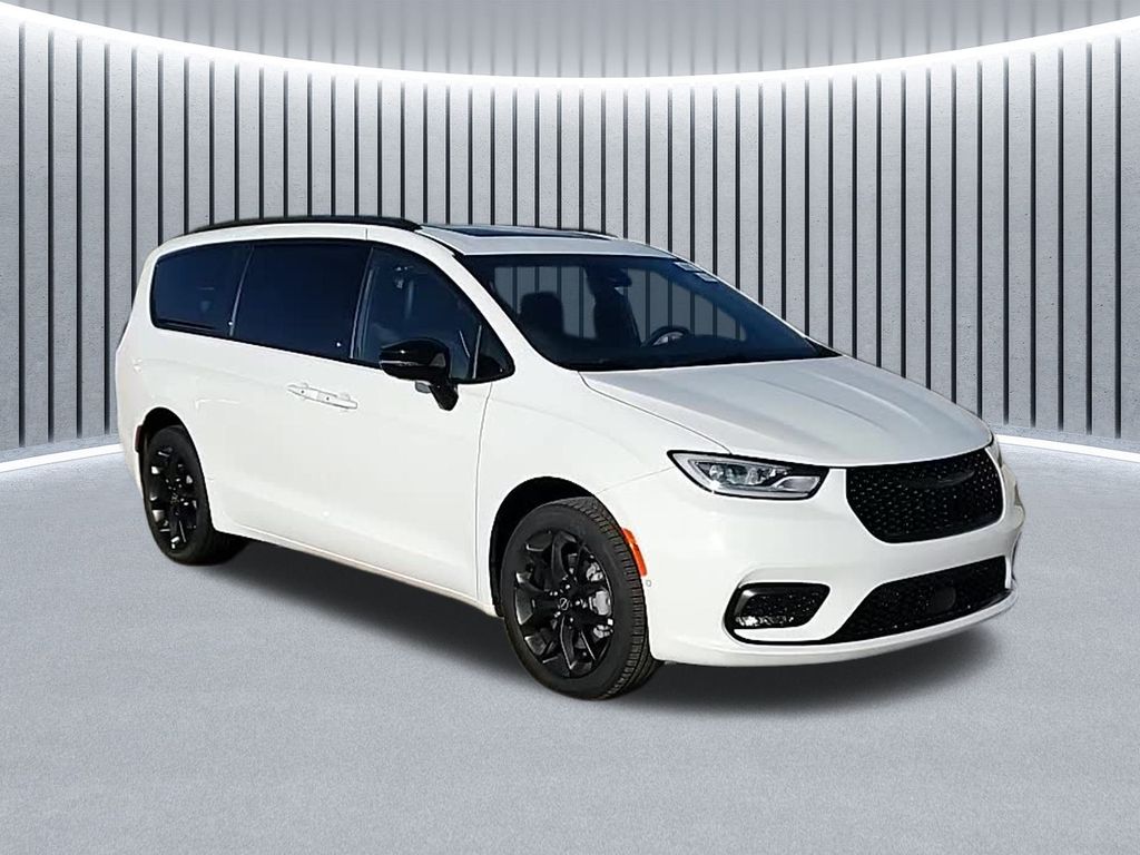 2026 Chrysler Pacifica Limited photo 3