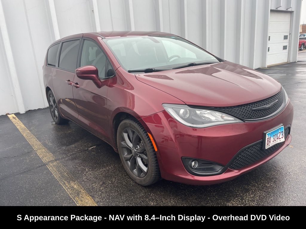 2018 Chrysler Pacifica Touring Plus S Appearance photo 2