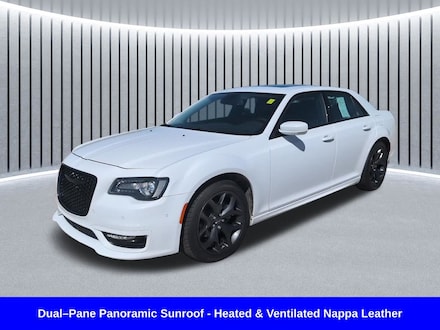 2023 Chrysler 300 Touring L Sedan