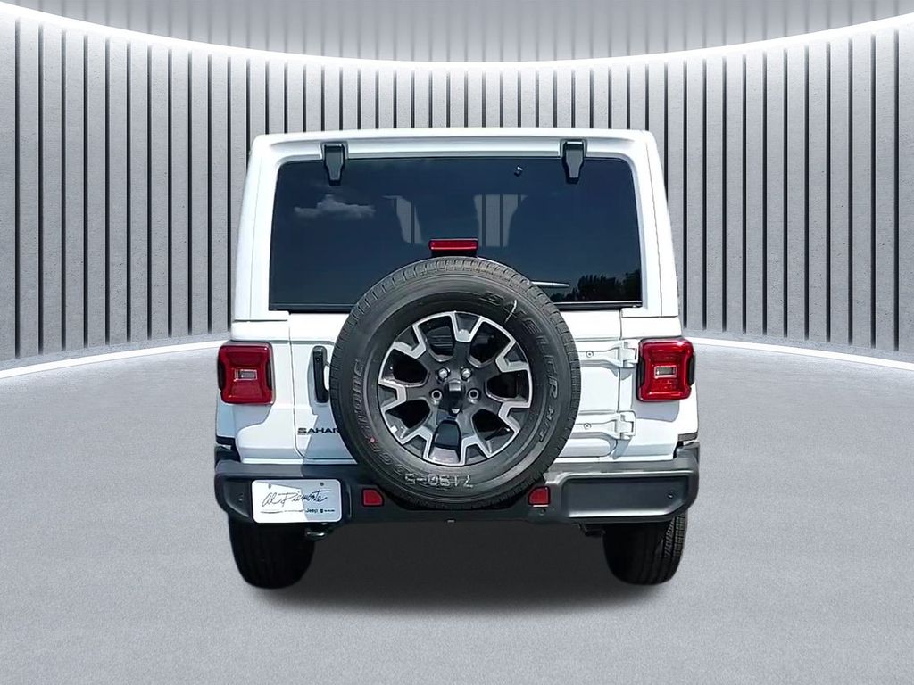 2025 Jeep Wrangler Sahara photo 4