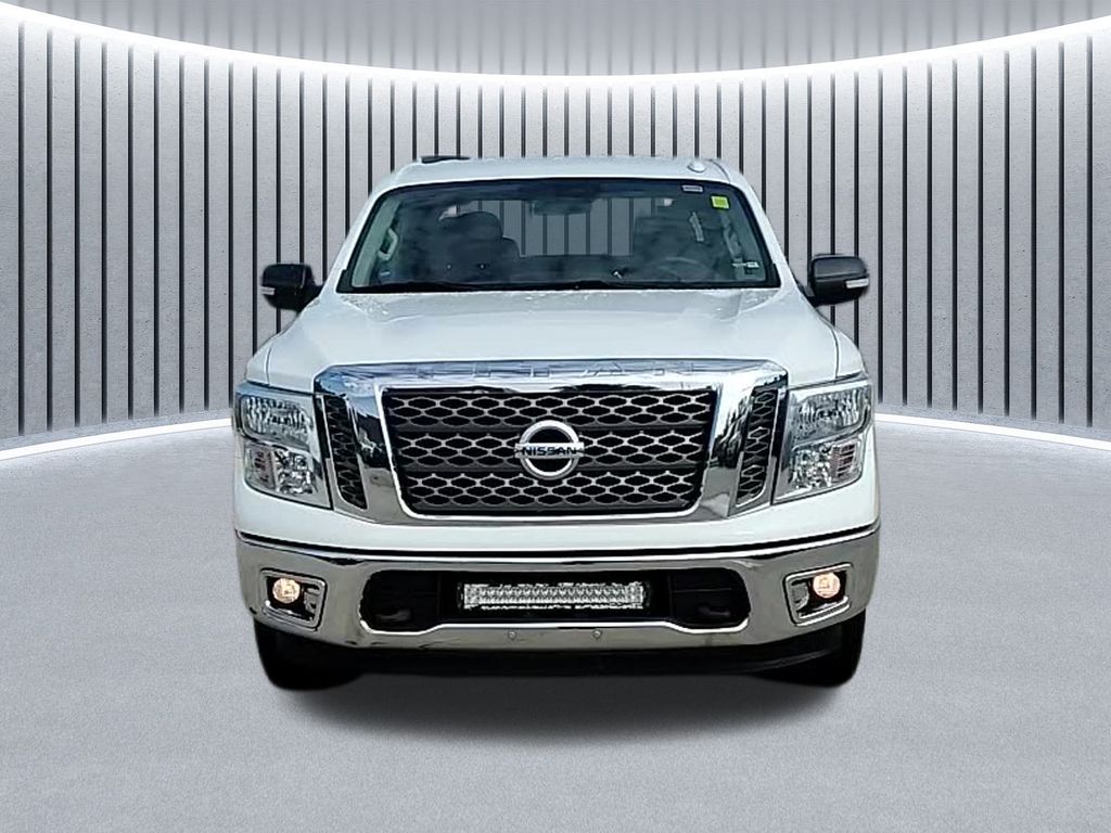 2018 Nissan Titan SV photo 2