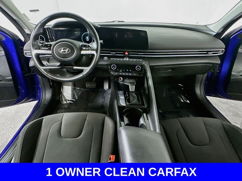 Used 2025 Hyundai Elantra SEL Convenience Sedan