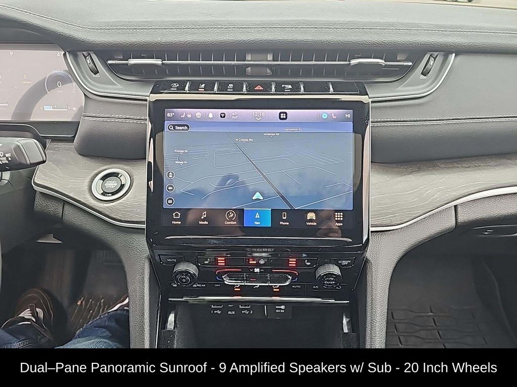 2023 Jeep Grand Cherokee Limited photo 2