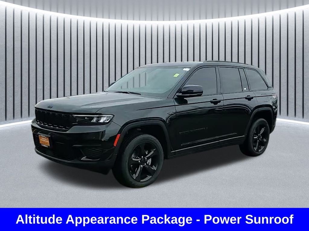 Used 2022 Jeep Grand Cherokee Laredo SUV