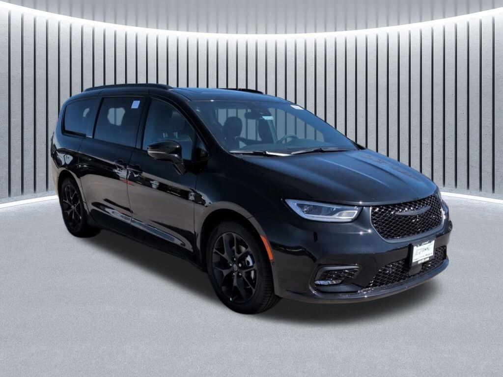 New 2026 Chrysler Pacifica LIMITED Passenger Van