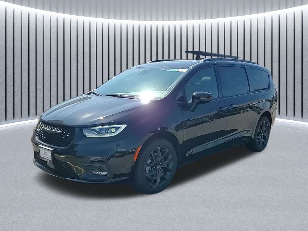 New 2026 Chrysler Pacifica LIMITED AWD Passenger Van