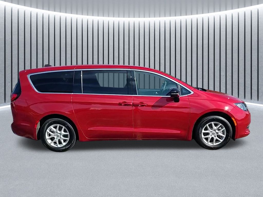 2025 Chrysler Voyager LX photo 3