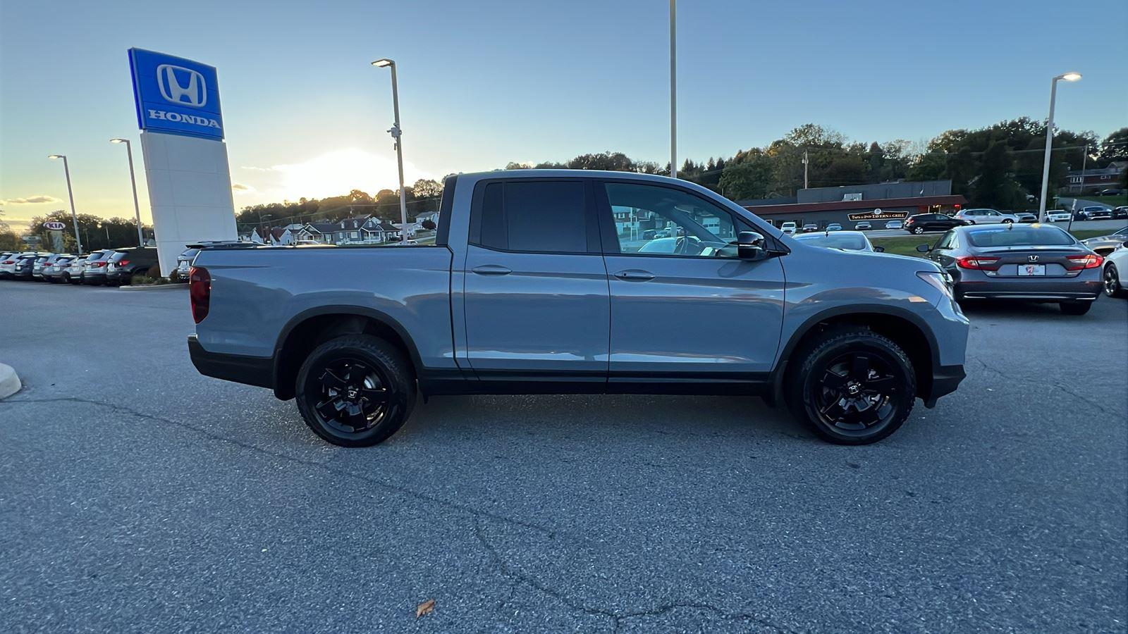 2026 Honda Ridgeline Black Edition photo 3