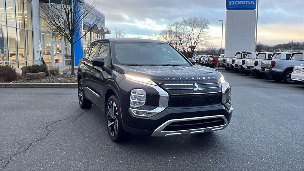 Used 2024 Mitsubishi Outlander SE SUV