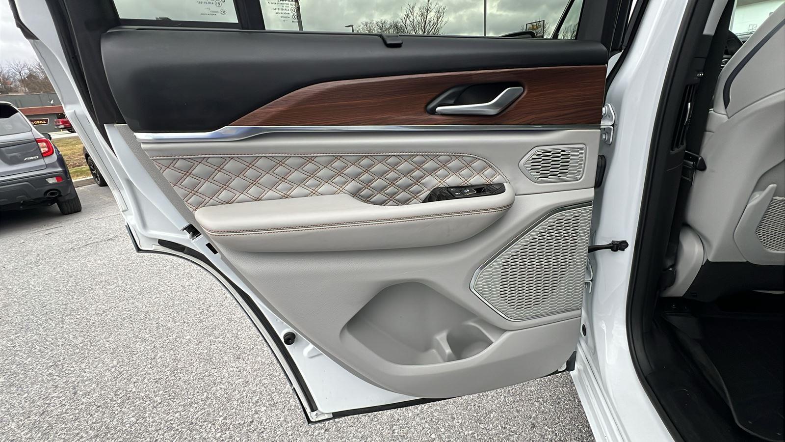 2022 Jeep Grand Cherokee Summit - Photo 17