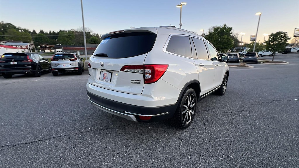 Used 2019 Honda Pilot Touring 8-Passenger AWD SUV
