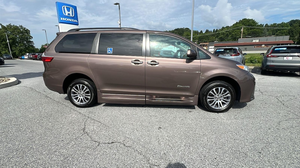 Used 2020 Toyota Sienna XLE 8 Passenger Van