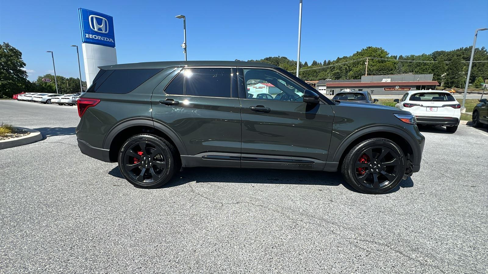 2022 Ford Explorer ST photo 3