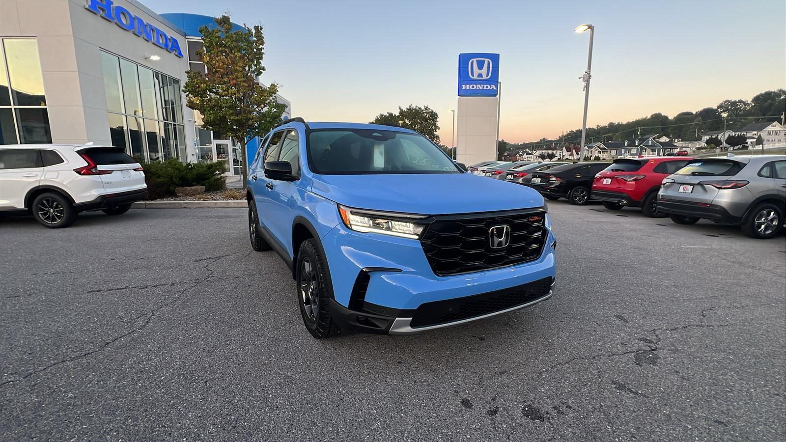 2025 Honda Pilot TrailSport photo 2