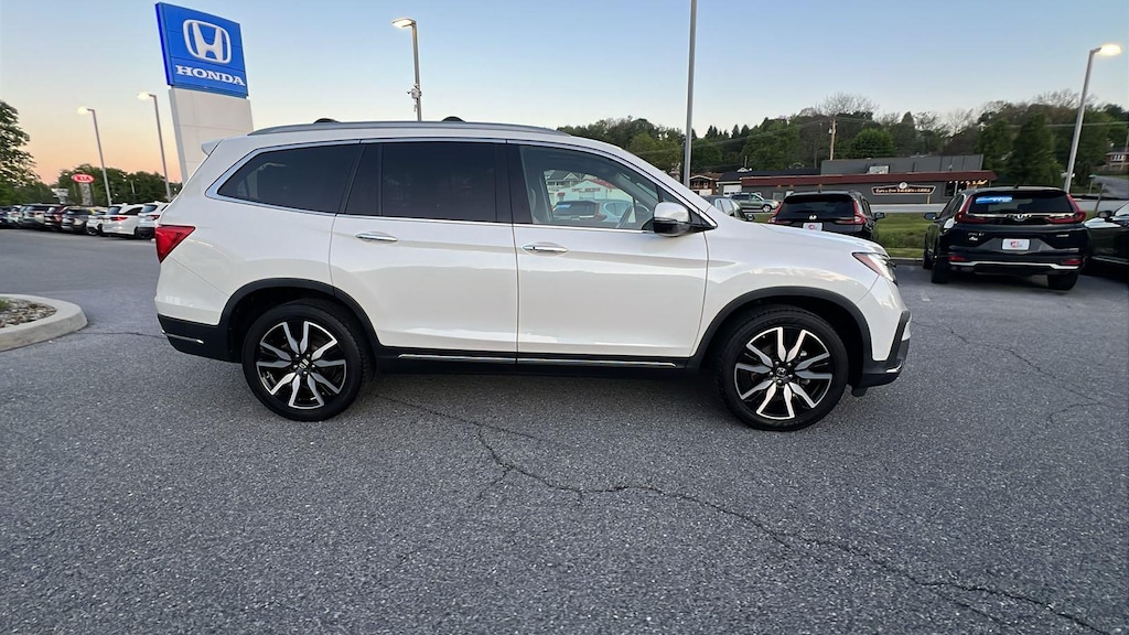 Used 2019 Honda Pilot Touring 8-Passenger AWD SUV