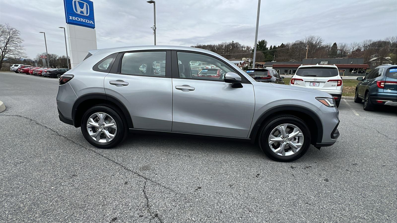 2025 Honda HR-V LX photo 3
