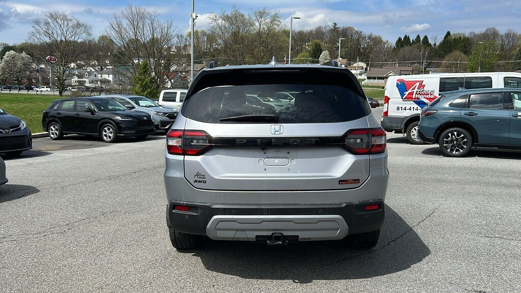 Used 2025 Honda Pilot TrailSport SUV