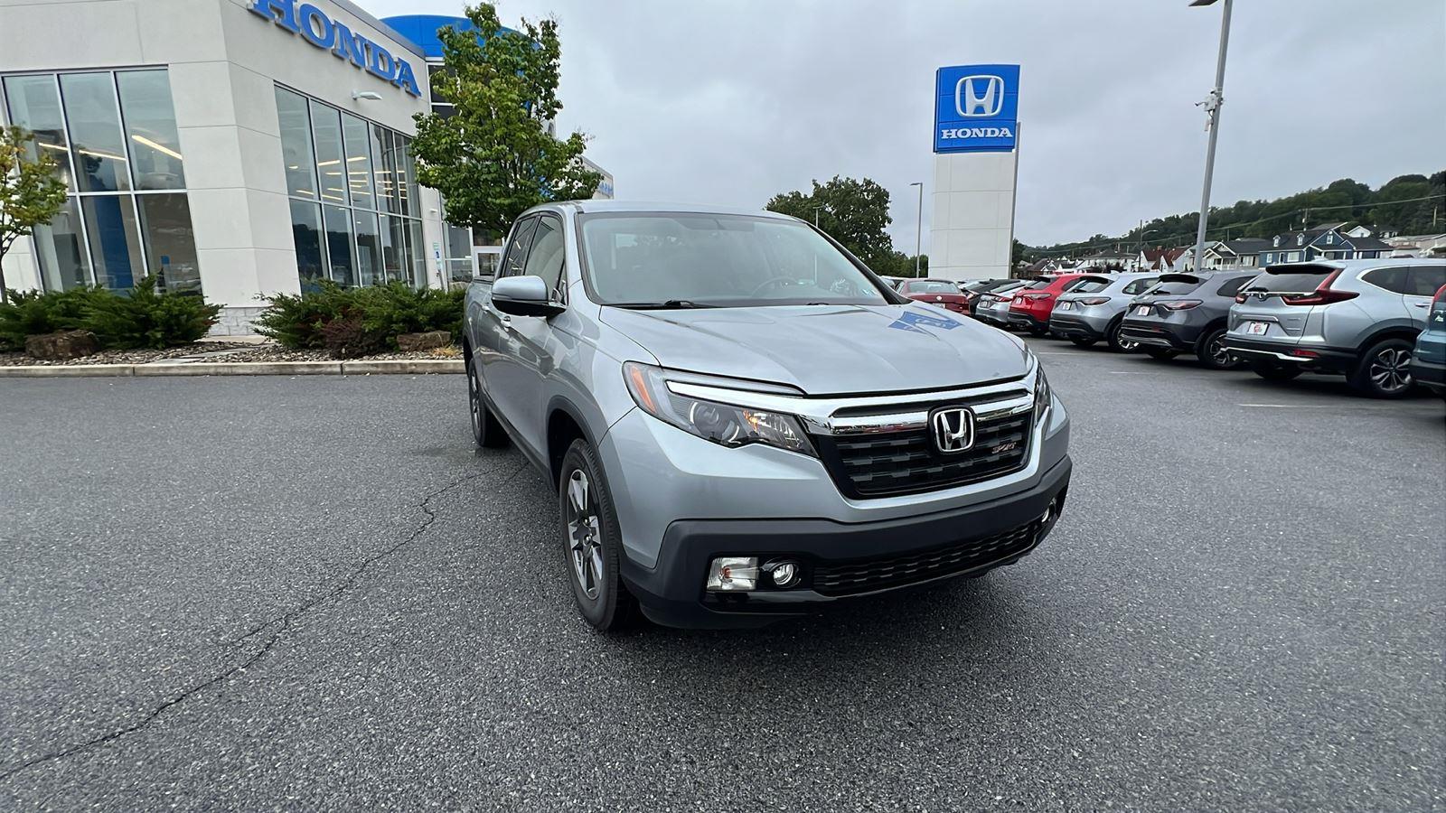 2019 Honda Ridgeline Sport photo 2