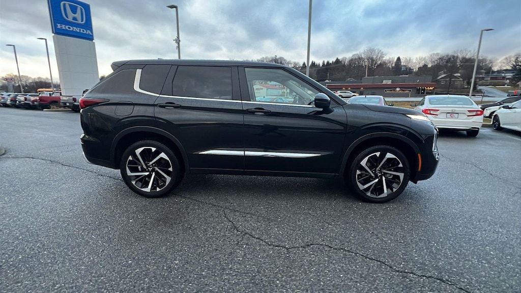 Used 2024 Mitsubishi Outlander SE SUV