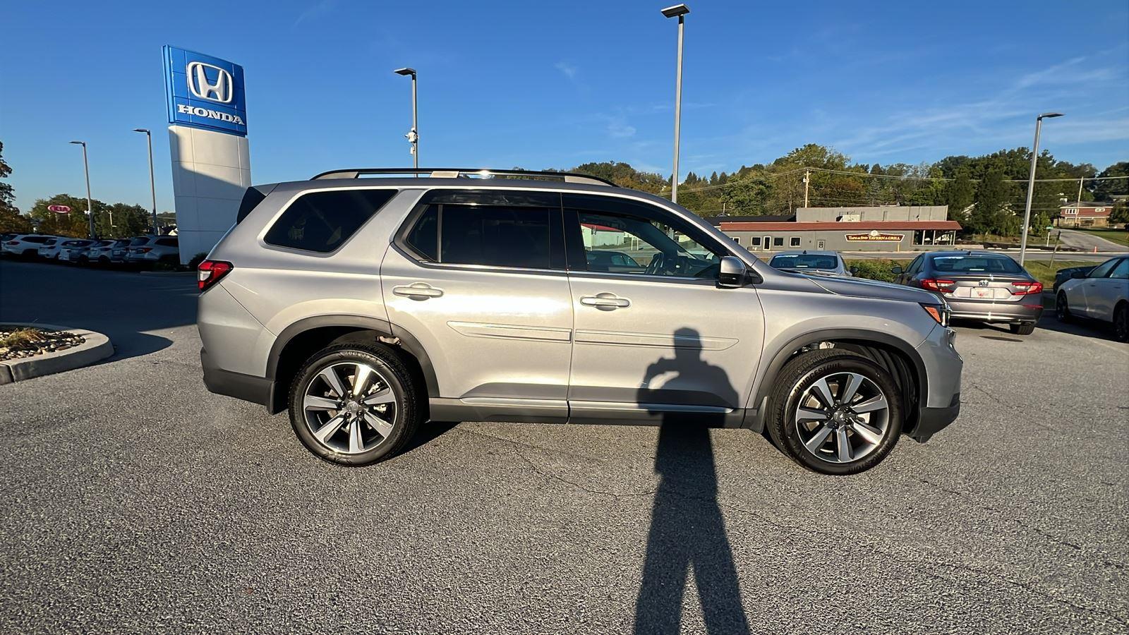 2025 Honda Pilot Touring photo 3