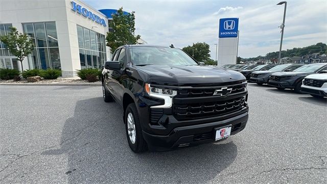 Used 2022 Chevrolet Silverado 1500 RST with VIN 1GCRDEEK3NZ572699 for sale in Altoona, PA