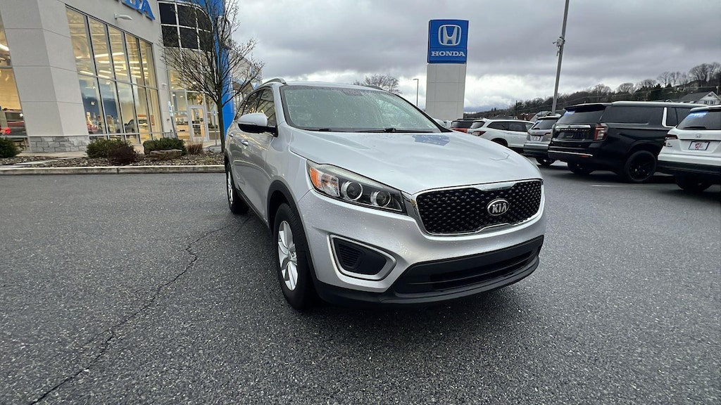 Used 2017 Kia Sorento 2.4L LX SUV