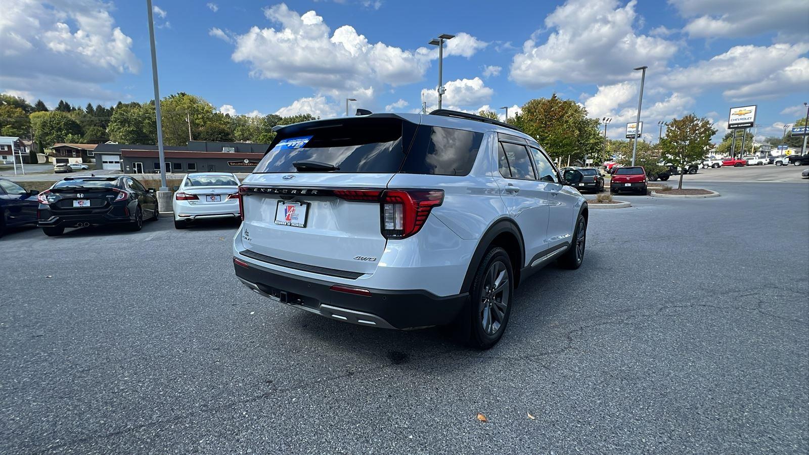 2025 Ford Explorer photo 3