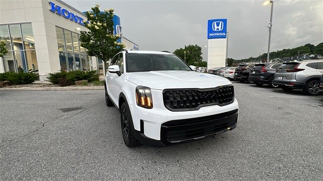 Used 2025 Kia Telluride EX X-Line with VIN 5XYP3DGC6SG583443 for sale in Altoona, PA