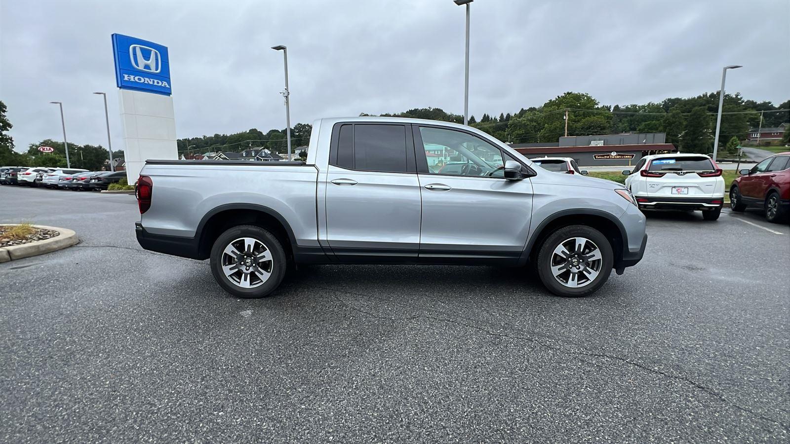 2019 Honda Ridgeline Sport photo 3